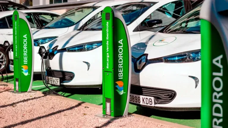 Gran alianza de BP e Iberdrola para mejorar la movilidad eléctrica
