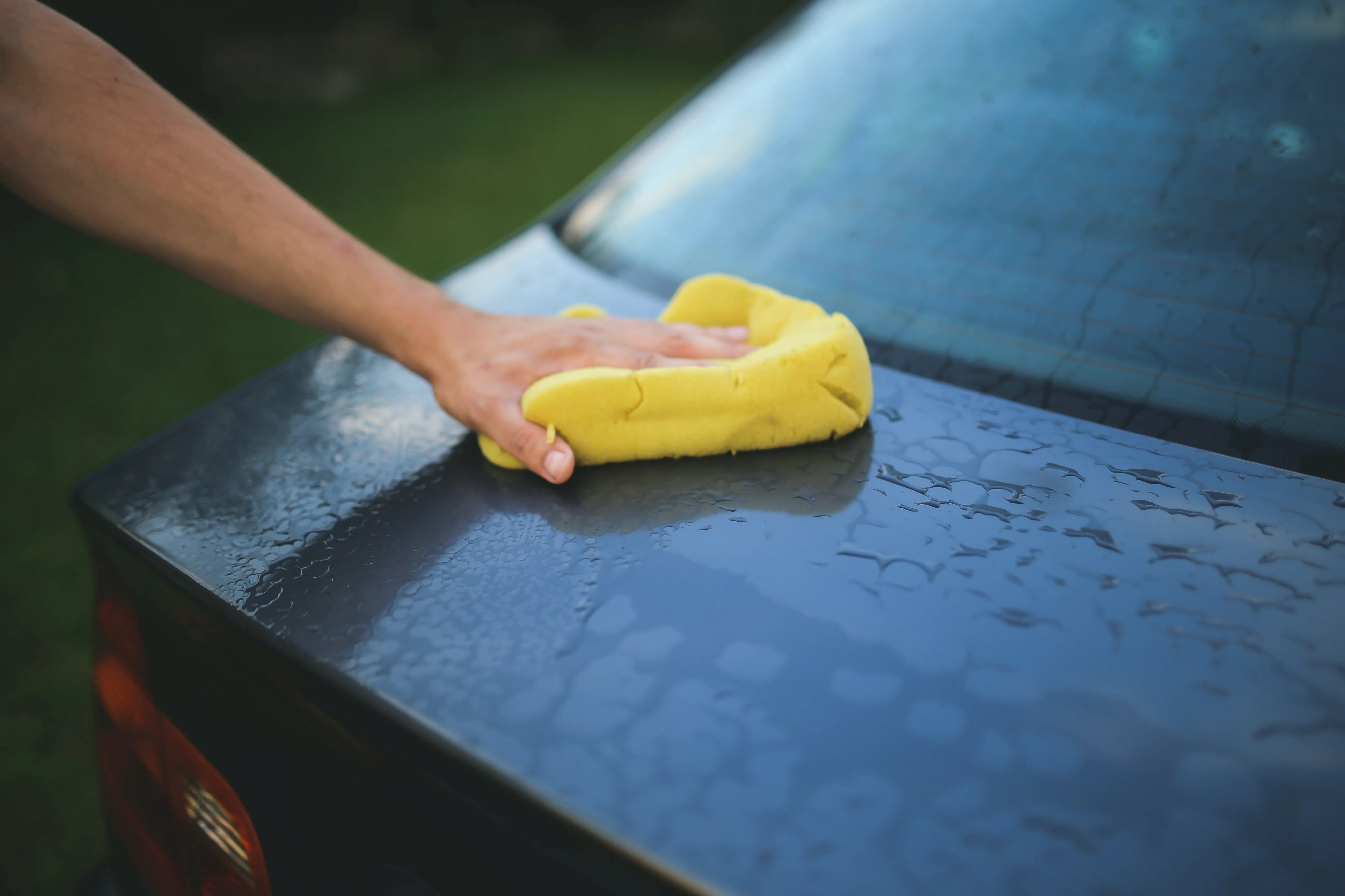 ¿Cuánto sobrevive el coronavirus en el interior de tu coche?