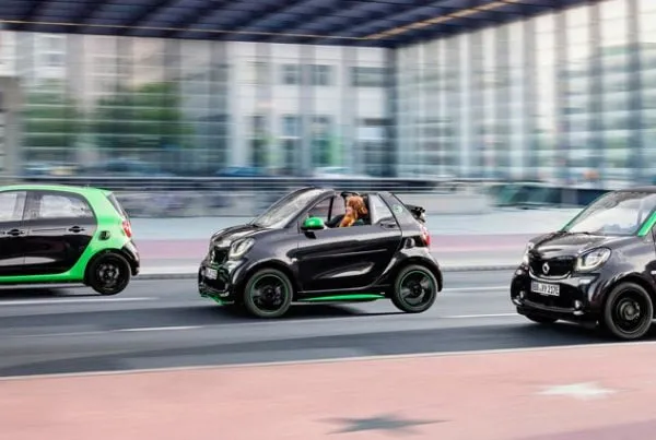 Smart pisa el freno y deja los coches de combustión de lado